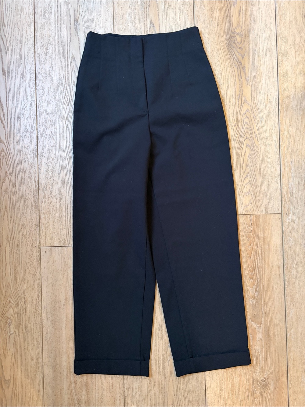 Zara | Black high-waisted Ankle Cropped Trousers